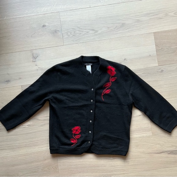Gorgeous vintage black Anne Klein cashmere intarsia cardigan - Picture 5 of 5